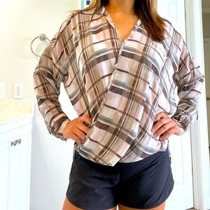 Vince Camuto blouse size medium